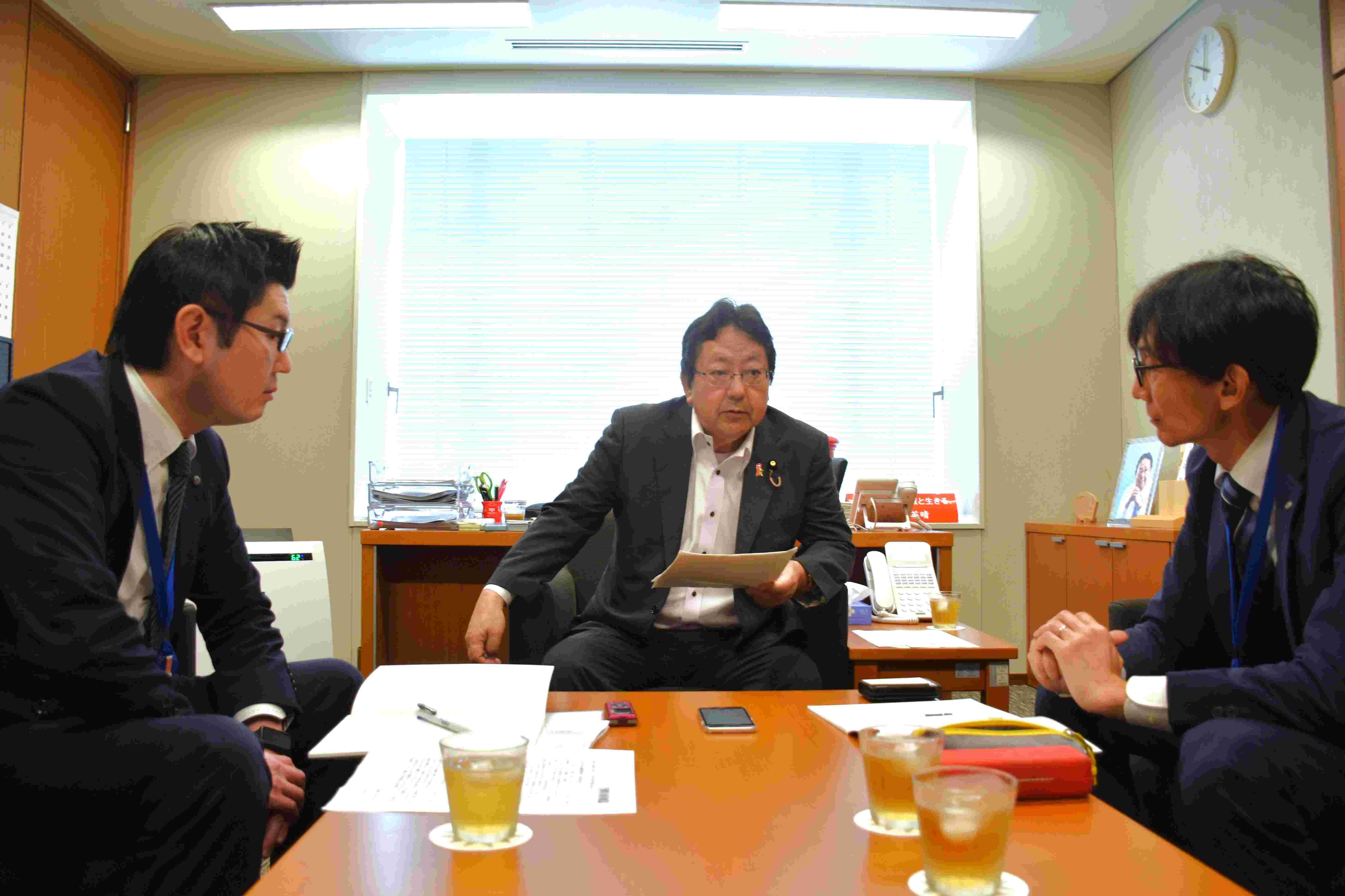 ザ・未来座 長谷川英晴議員を囲んで 郵湧新報